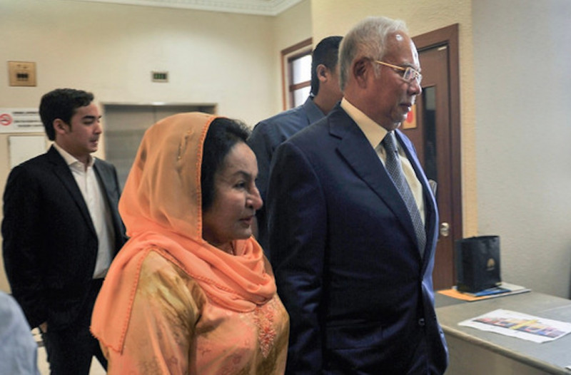 [UPDATED] Selangor sultan revokes Najib, Rosmah’s titles