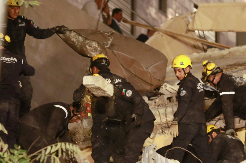 Building collapses in Jordan, killing five, injuring 14