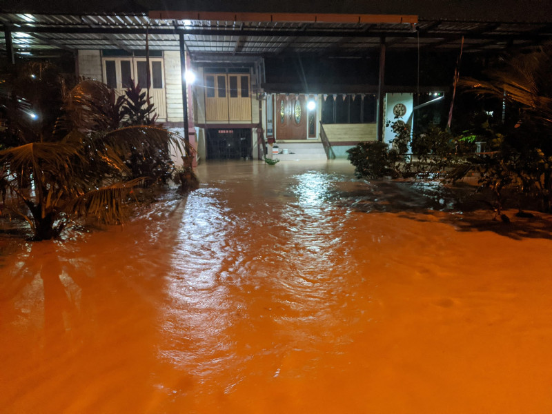 Rescuers evacuate 600 residents in Batu Pahat as floods hit
