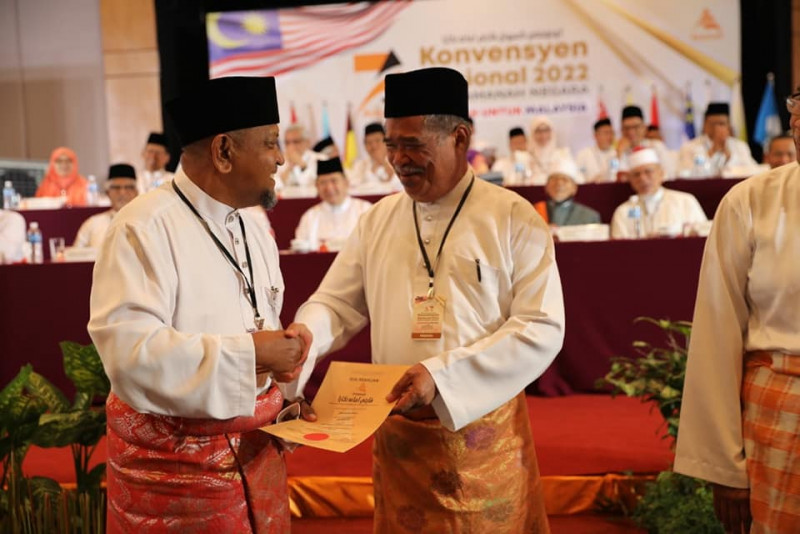 ‘Fights just for show in unnatural Umno-PAS-PN relationship’
