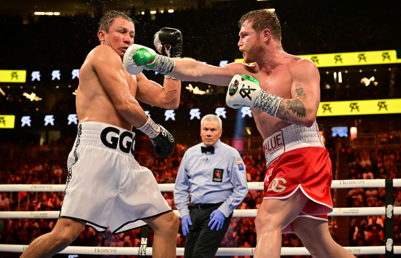 Alvarez sees off Golovkin to retain undisputed super-middleweight crown