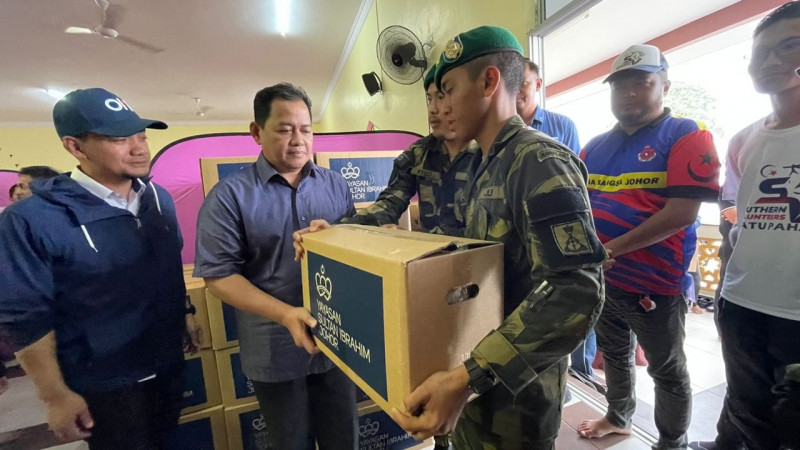 Sri Gading flood-hit families receive basic necessities, RM1,000 aid