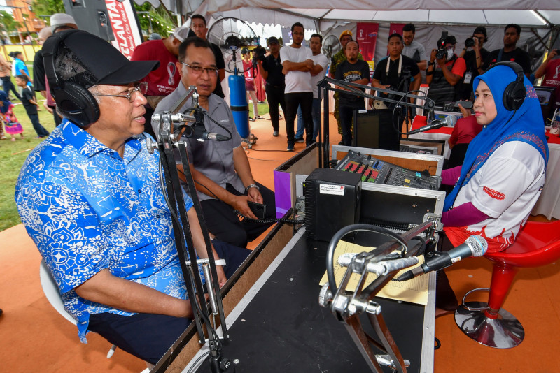 Govt has lead on alleged civil servant e-payslip data theft: Annuar