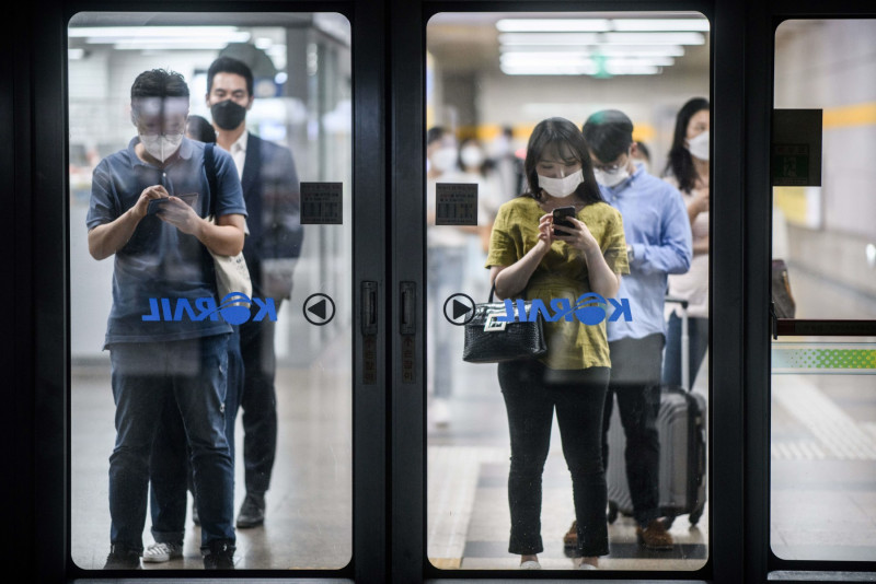 S. Korean financial firms shut more offices as digitalisation booms
