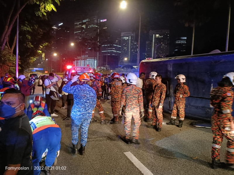 Express bus turns turtle at Jalan Damansara