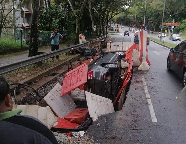 [UPDATED] Car plunges into roadworks hole in KL