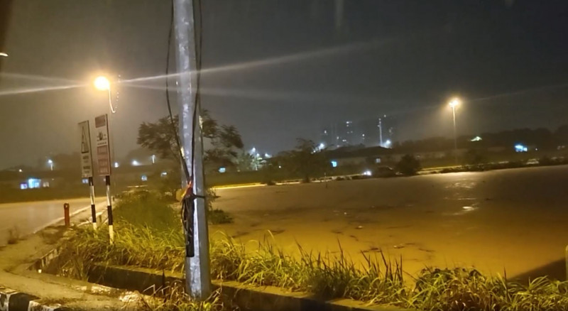 Continuous heavy rain floods several parts of Ipoh