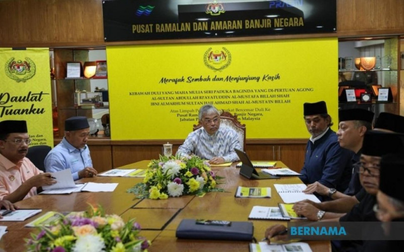 [UPDATED] Agong visits national flood forecasting and warning centre