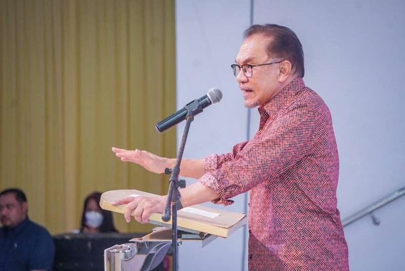 BN’s demand for early polls scaring away investors: Anwar