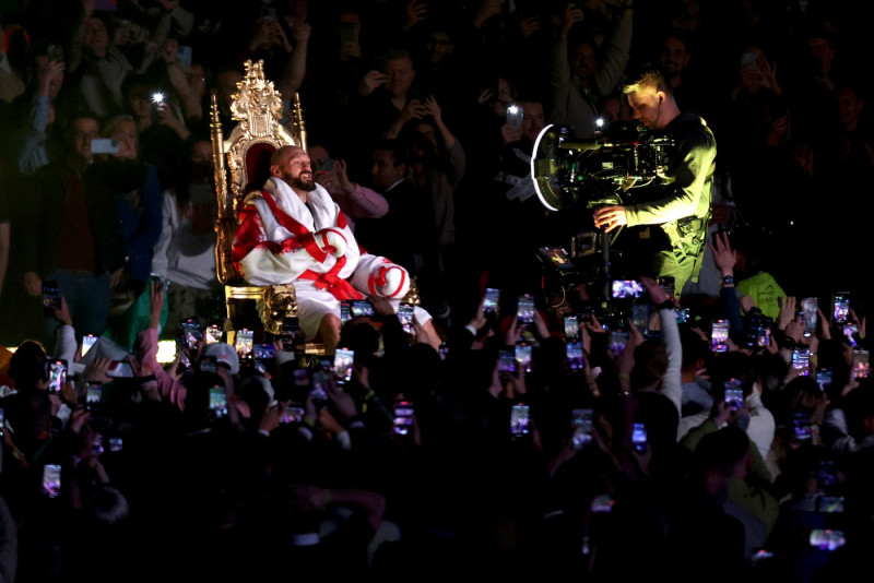 Fury to defend world heavyweight title against Chisora