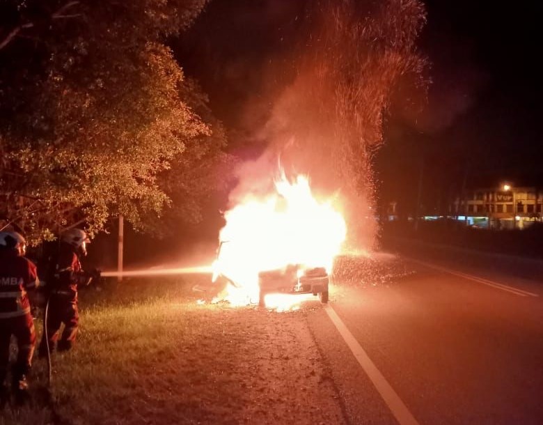 Fire Dept finds charred body in burnt car in Klang