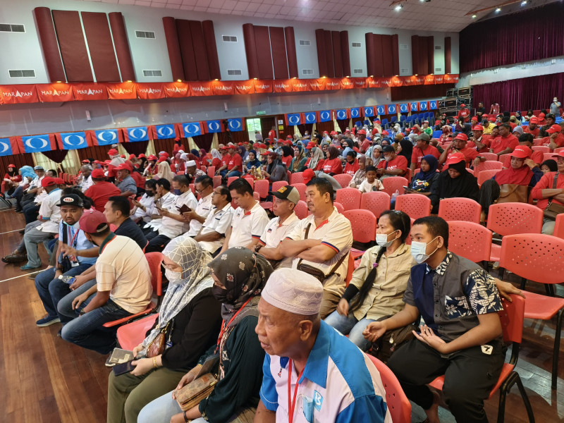 Double invitations spark confusion in Anwar’s first Sabah appearance for GE15