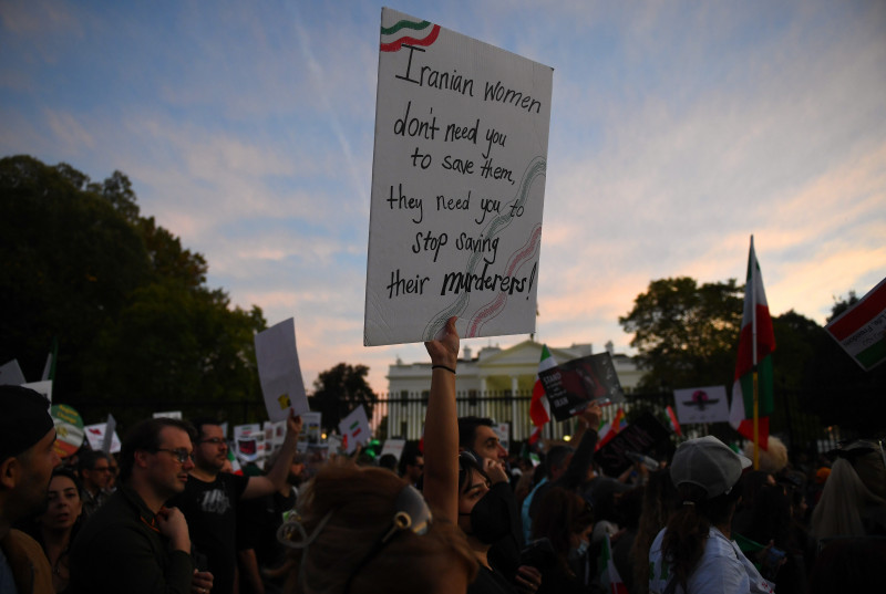 Thousands march in Washington to support protesters in Iran