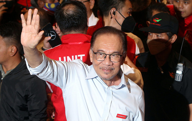 Nothing new about BN’s ‘copycat’ offer for three DPMs: Anwar