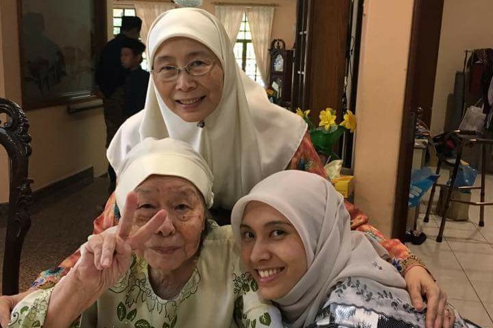 Wan Azizah’s late mother, Mariah Khamis, buried in Ukay Perdana