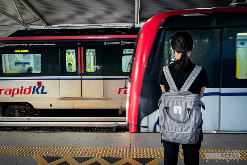 #RakyatJagaRakyat once again after netizens offer carpool rides to stranded LRT commuters