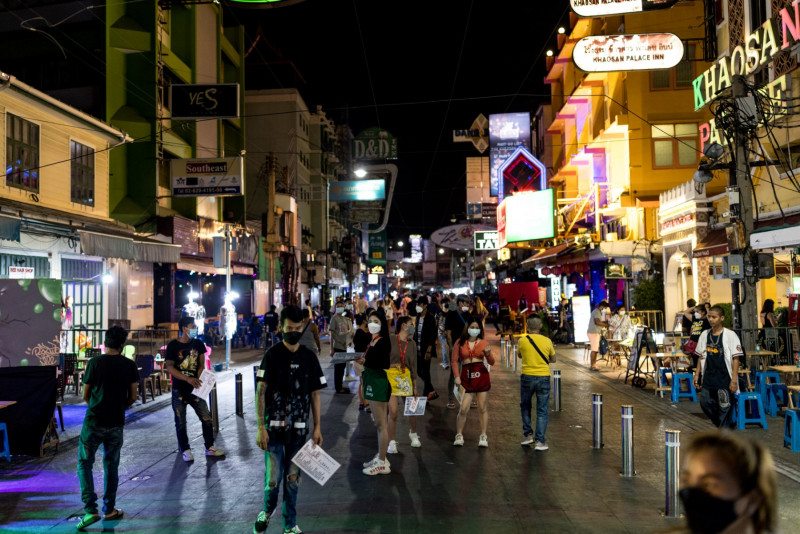 Bangkok drug bust: cops nab 200 tourists in karaoke bar