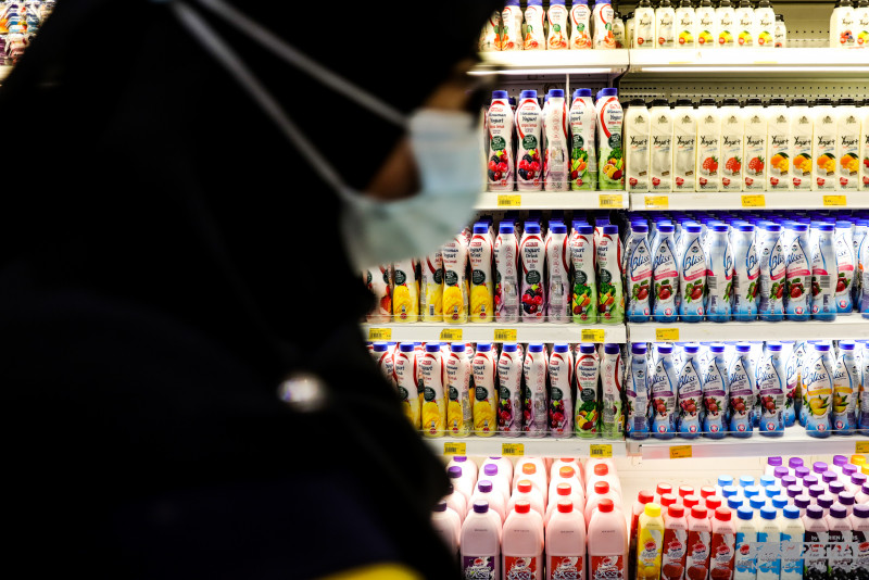 Sharp decline in world trade as consumer demands weaken: Fitch