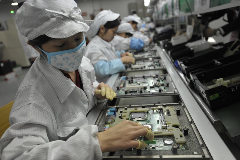 Covid-19: China quarantines 600,000 people around iPhone factory