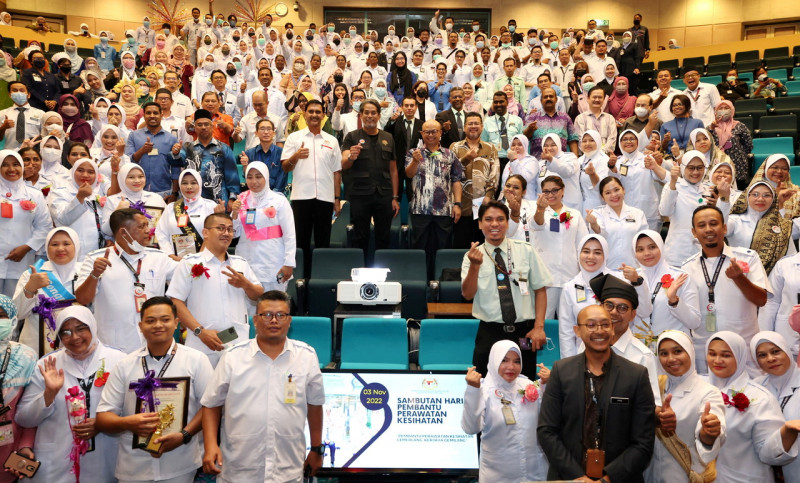 MoH to permanently absorb 1,085 healthcare assistants in 2023: Khairy