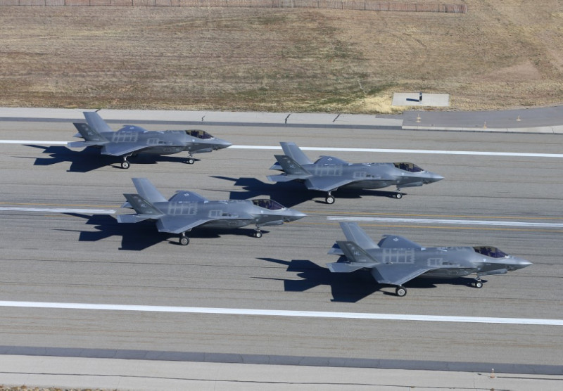 Seoul rushes jets after 180 N. Korean warplanes detected