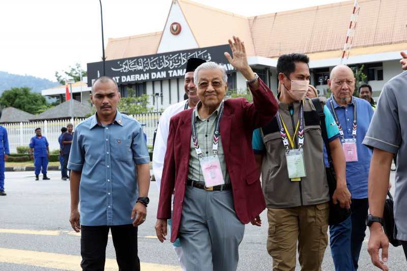 [Image: 20221105-kdh-mahathir_at_ge15_nomination...ernama.JPG]