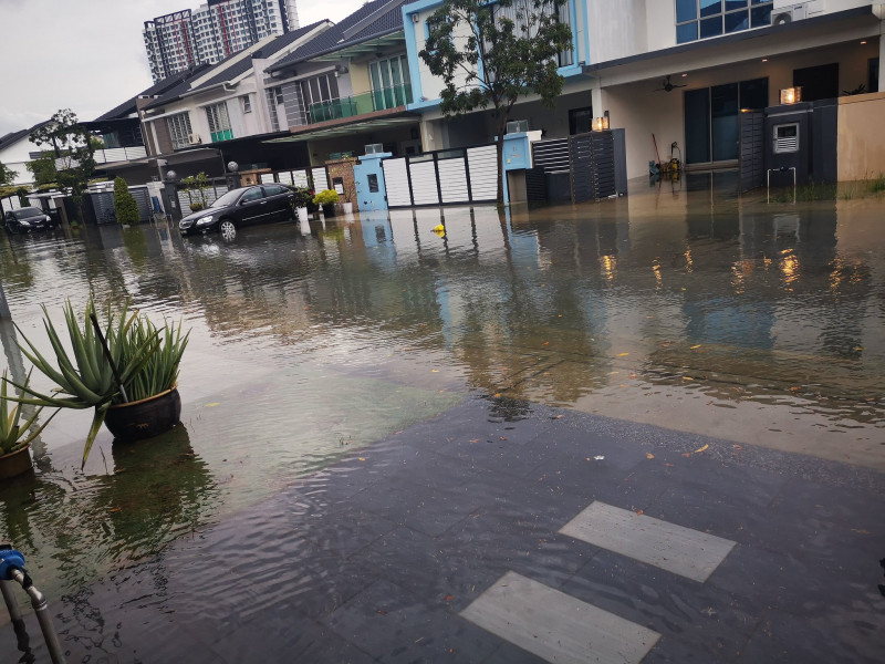 Klang hit by floods again after downpour