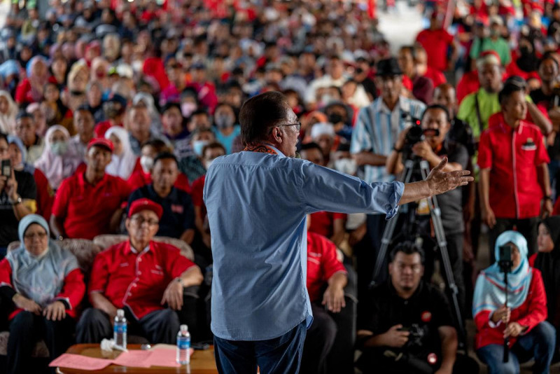 GE15: Anwar vows to forgo salary if appointed PM