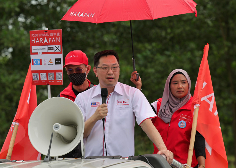 GE15: Tebrau sees lawyer friends compete in unexpected race for voter hearts