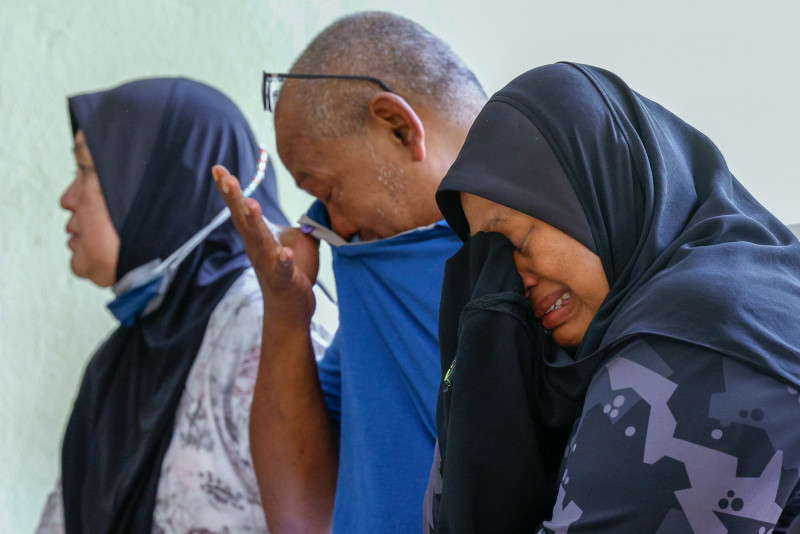 Two-car collision near Alor Gajah kills four family members