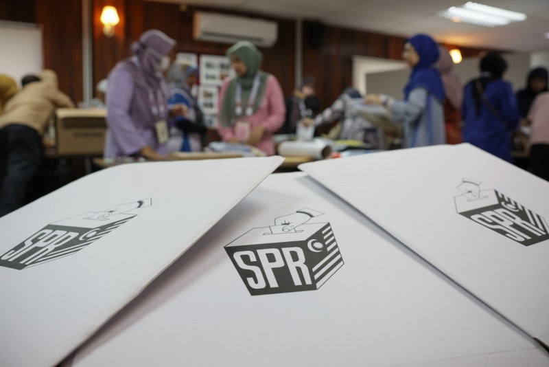 Pakatan man still on Tioman ballot despite ‘giving way’ to BN: EC