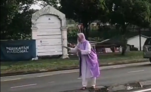GE15: ‘where are her children?’ social media users mock Zuraida’s road campaigning