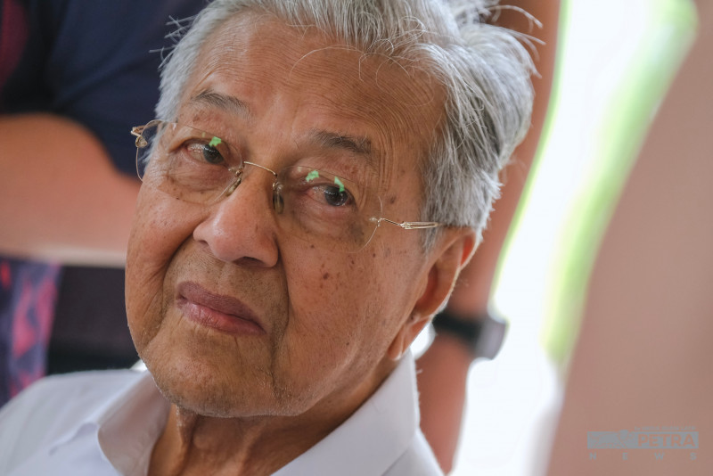 Dr Mahathir, 12 others quit Pejuang