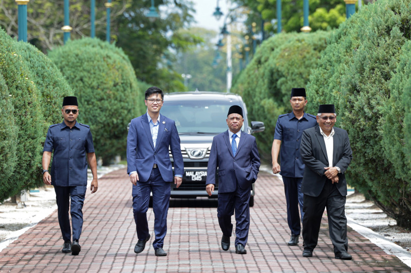 Sultan Nazrin swears Saarani in as Perak MB