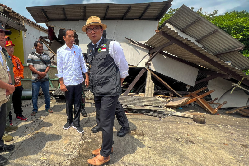 Jokowi visits epicentre of deadly Indonesian quake which took 268 lives