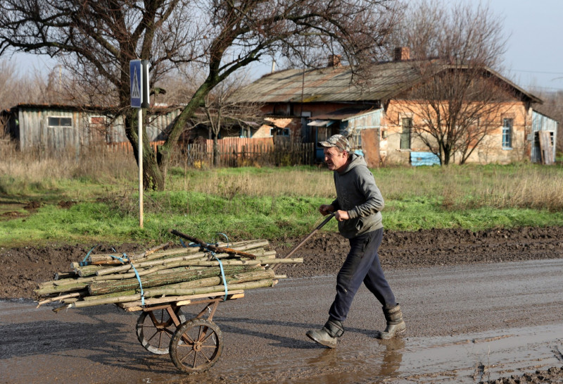 War crimes allegations mount as winter threatens Ukrainians