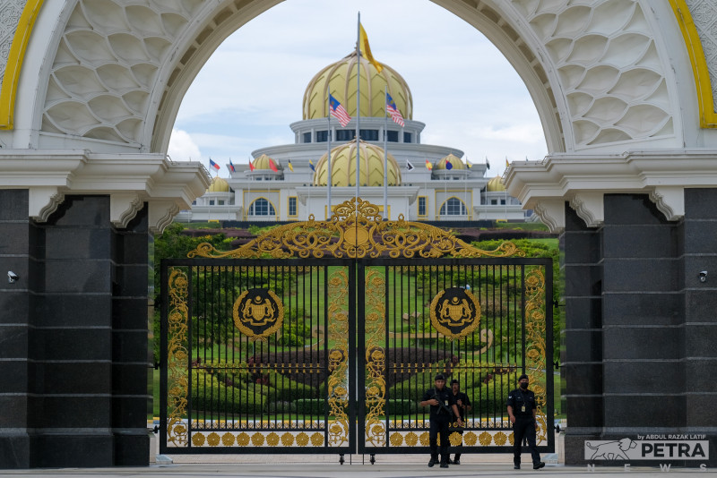 Cops nab two men who tried to enter Istana Negara with machete