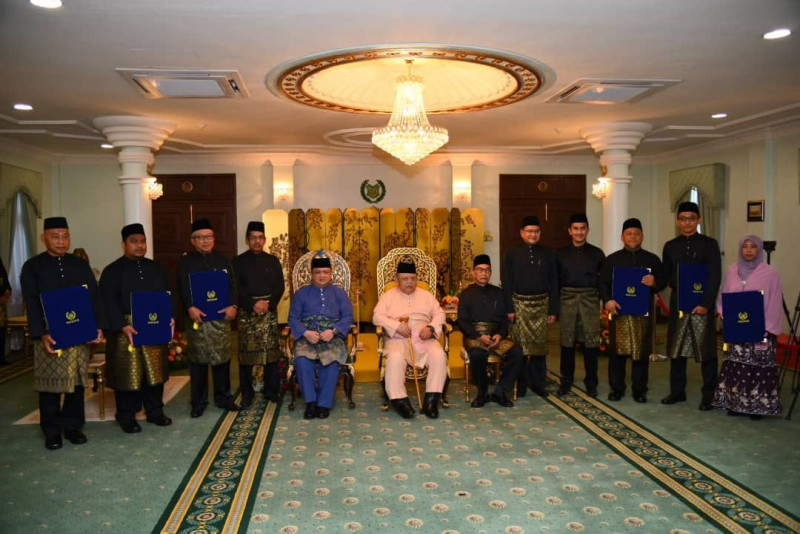 Perlis swears in six new excos