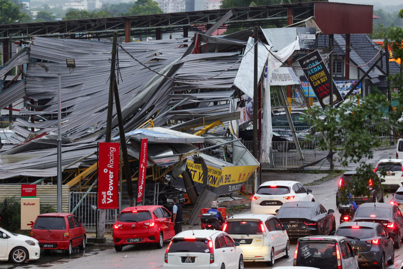 Freak storm tears roofs off in Johor Baru, Iskandar Puteri