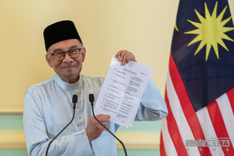 Anwar heads MoF to raise investor, business confidence
