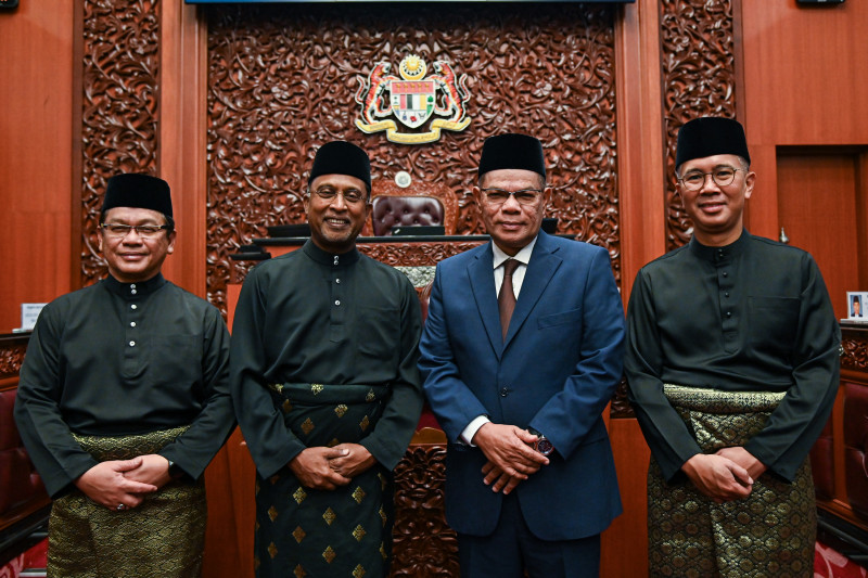 [UPDATED] Saifuddin Nasution, Zambry, Zafrul, Na’im sworn in as senators