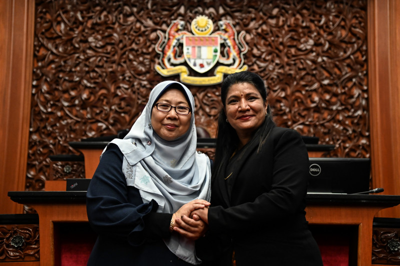 Fuziah, Saraswathy take oaths as Dewan Negara senators