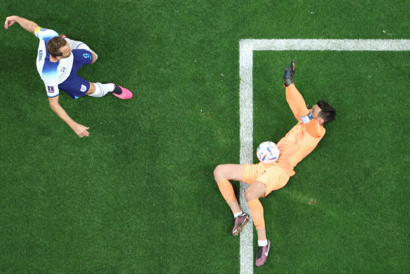Lloris urges Kane to ‘keep chin up’ after England penalty miss