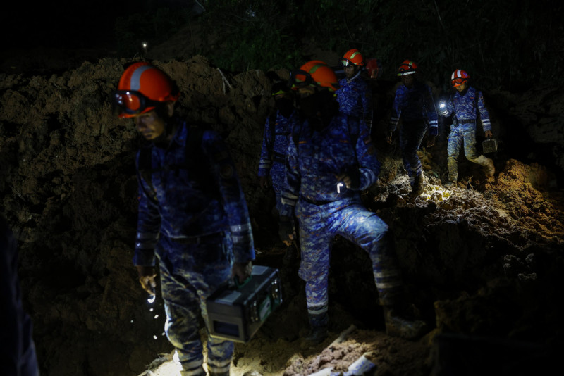 Batang Kali landslide: rescuers detect five foreign objects in sectors A, C