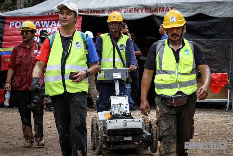 [UPDATED] Soft ground, mud hamper search efforts in Batang Kali