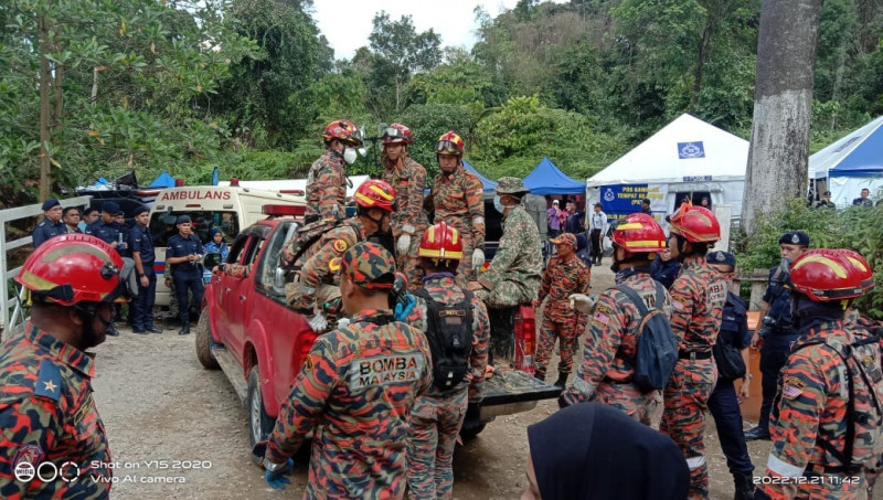 [UPDATED] Batang Kali landslide: rescuers recover man’s body, death toll now at 26