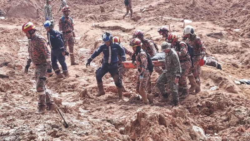 [UPDATED] Death toll hits 30 after Batang Kali rescuers recover four more bodies