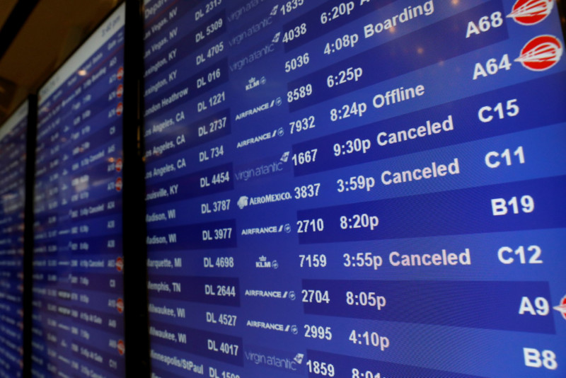 Massive winter storms sweeps US, scrapping holiday flights