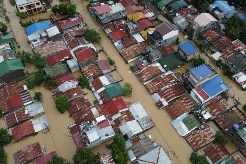 Philippines floods force tens of thousands to flee homes