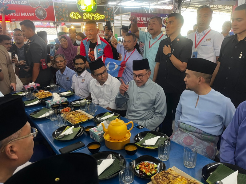 Sultan Ibrahim grants Anwar audience at Istana Bukit Serene